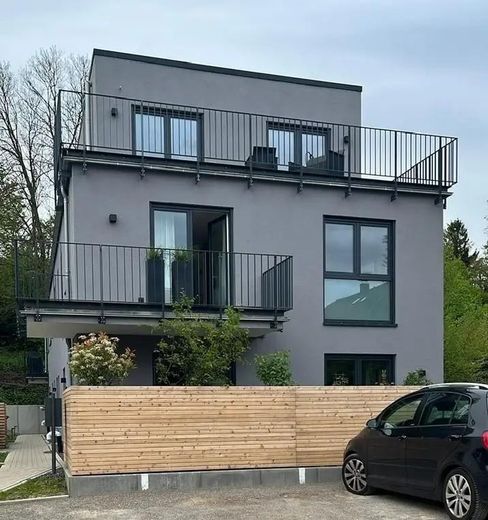 Außenansicht mit Dachterrasse 