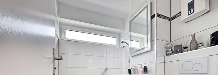 **Provisionsfrei** Sonnige 2-Zi.-Wohnung mit Stellplatz und Balkon – Bad mit Fenster