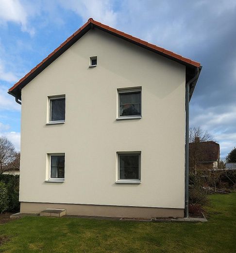 Freistehendes Zweifamilienhaus in Rumpenheim 7,5 Zimmer, 3 Bäder, gr. Garten, Garage, Ausbau möglich – Haus vorne