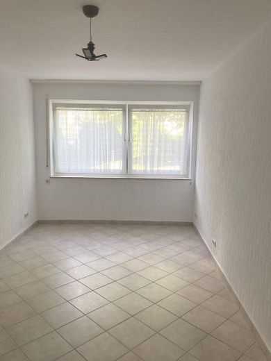 Eigentumswohnung mit Terrasse - saniert – Schlafzimmer