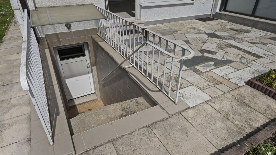 Ingolstadt-Nord’da bahçeli, tamamen yenilenmiş sıra evin köşe evi – Terrasse mit Kellertreppe