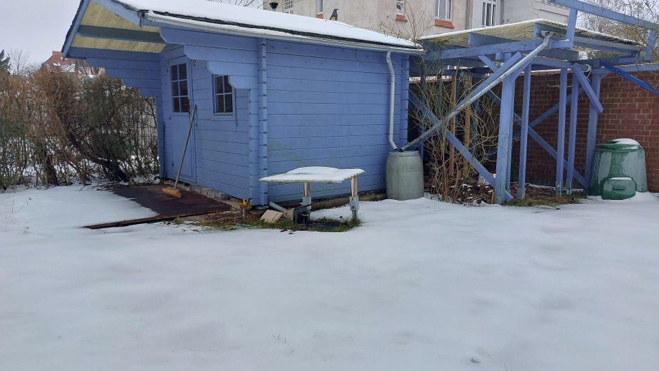 EFH (Null Energiekosten!) mit Erdwärme, PV, Speicher, ohne Makler (Mehrgeneration geeignet) – Schuppen mit Holzlagerplatz
