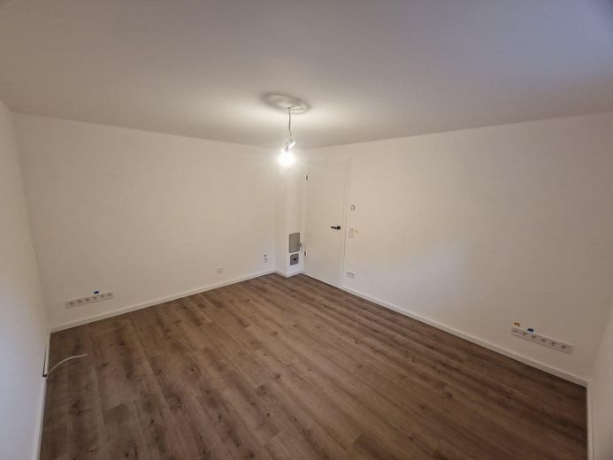 Erstbezug in Zepernick – Provisionsfreie KfW-40-EE Stadtvilla auf über 1.000 m² Grundstück – KG Gästezimmer Tür