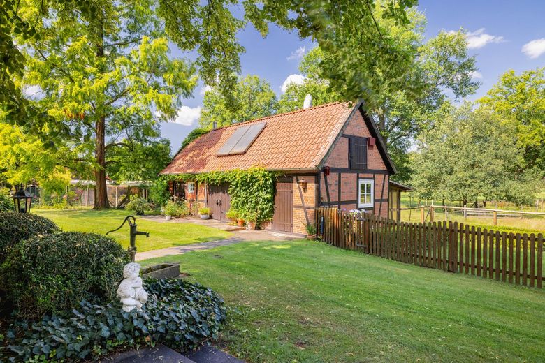 Exkl. Anwesen, Family-Office oder Pferdehof nur 64 km von Hamburg - max. bis 30 ha Eigenland möglich – Künstlerstätte Nebengebäude