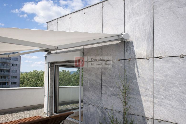 Top!! Penthouse mit großer Südwest-Dachterrasse und Skylineblick – Markise