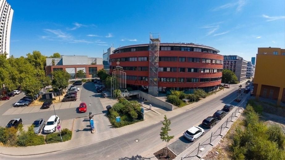 ATIK: Moderne Büro- und Praxisflächen im Gesundheits- und Ärztezentrum Lusanum – Drohnenaufnahme