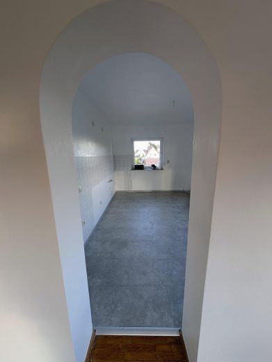 Appartement calme de 3 pièces au 1er étage d’une maison de 3 logements, balcon, cave, garage éventuellement – Küche