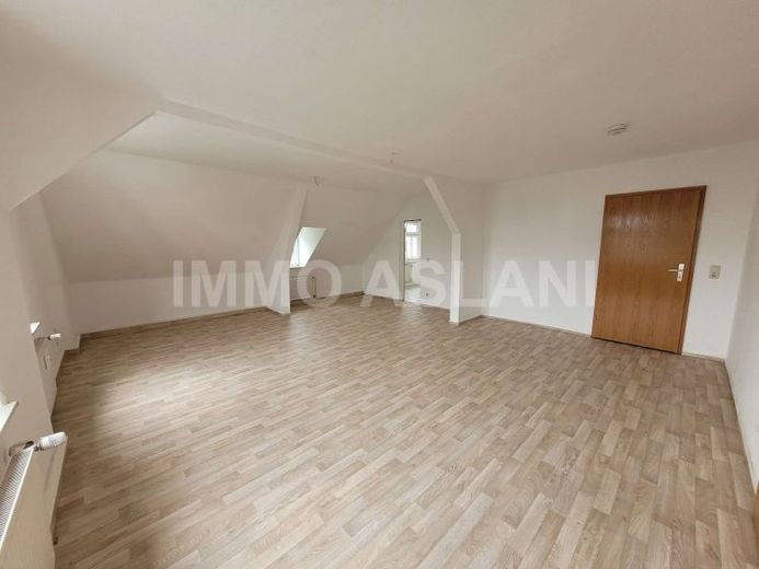 3-Raum-Wohnung mit Einbauküche, Stadtparkblick & großem Garten in Limbach-Oberfrohna – Foto 1