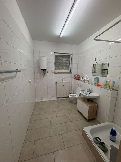 Stadecken-Elsheim LAGERBÜRORAUM IM EG – Bad/Sozialraum