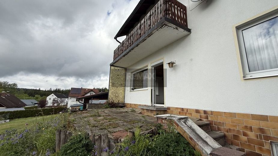 Charmante Doppelhaushälfte mit Gartenidylle und traumhafter Aussicht in Fichtelberg – Bild 4