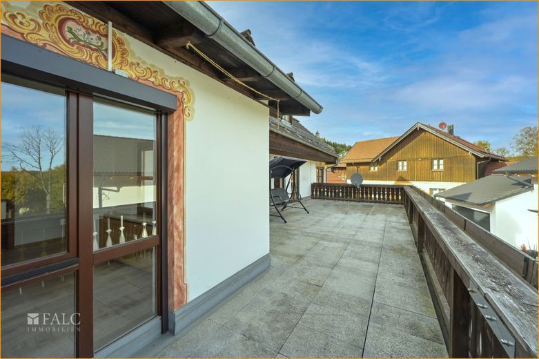 Exklusive 3,5 Zimmer Wohnung mit großzügiger Dachterrasse und Alpenblick!! – Terrasse