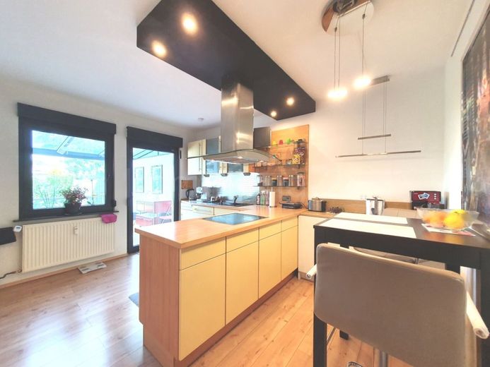 ++ HOCHWERTIGES DREIFAMILIENHAUS + GARTEN IN GUTER LAGE!! TOP KAPITALANLAGE! ++ – KÜCHE ERDGESCHOSS