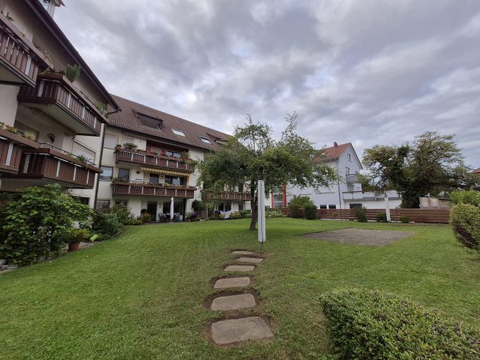 Esclusivo appartamento mansardato centrale di 3,5 locali con finiture interne di pregio, loggia e cucina componibile – Haus & Garten