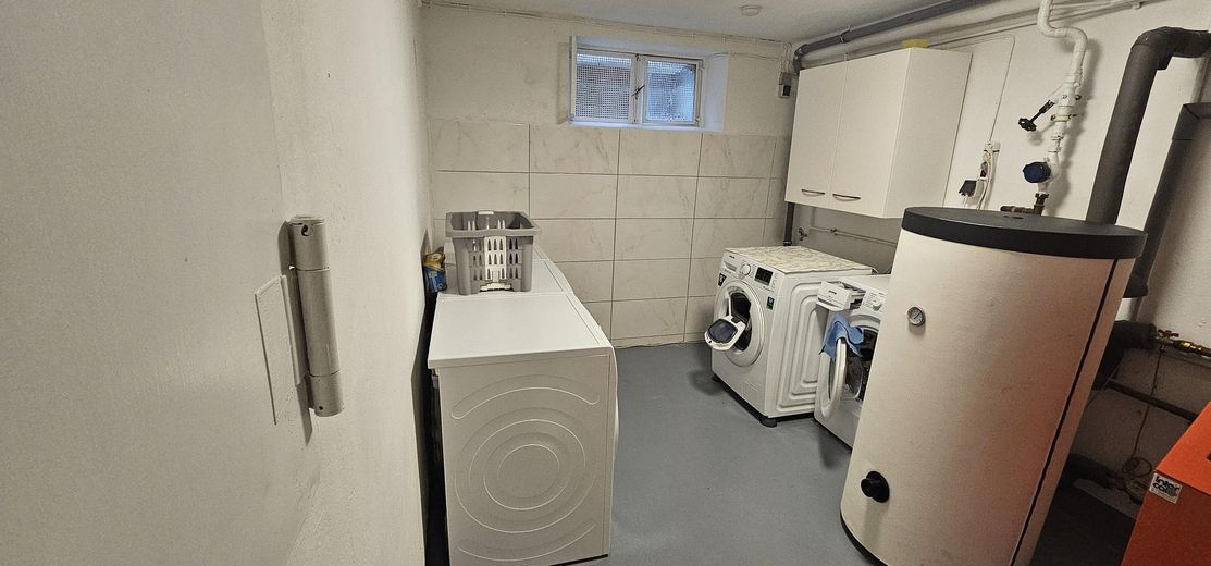 5-Zimmer-EG Wohnung mit Garten, Outdoor-Küche, Doppel Garage & Stellplatz – Wohnen wie im Haus – Wach und Trockenraum