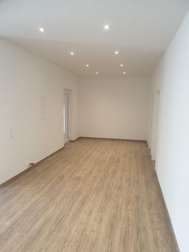 Bonito apartamento de 2,5 habitaciones con terraza y jardín / adaptado para silla de ruedas – Flur