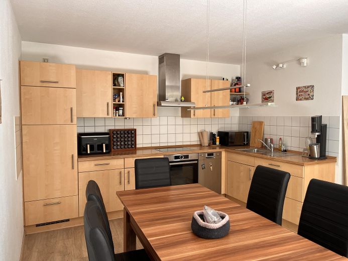 No commission: Well-laid-out 68 m2 ground floor apartment with terrace in a prime location – Küche