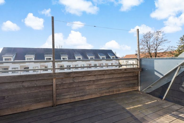 Tolle Familienwohnung mit Dachterrasse und Galerie in der Anhalt-Siedlung – Balkon Loggia