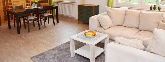 Commission-free 4-room apt., heating NEW, roof 2018 NEW! Parquet, high-quality fittings! – Wohnzimmer