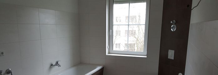 Luminoso piso de tres habitaciones con baño de alta calidad y luz natural – Bad 