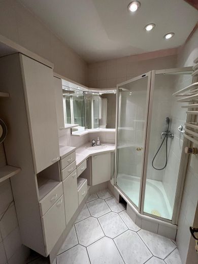 Apartamento de 2 habitaciones disponible para ocupar en el Hansaviertel – Badezimmer