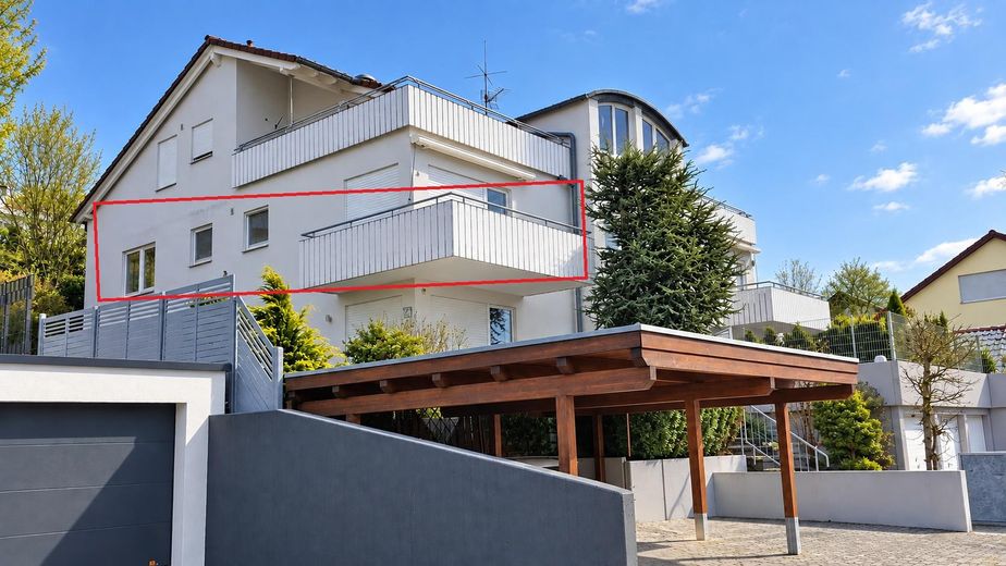 3,5 Zimmer mit Weitblick – clever geschnitten & provisionsfrei – Außenansicht mit Carport