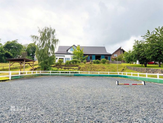 Ein Ort, der mehr ist als nur eine Immobilie - Exklusives Reitanwesen mit historischem Charme – Reitplatz