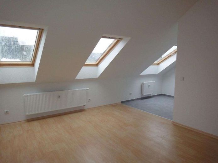 Frei ab SOFORT ! Uni-Nah Wohnen im DG Moderne Ausstattung + sonniger Balkon – Foto 1