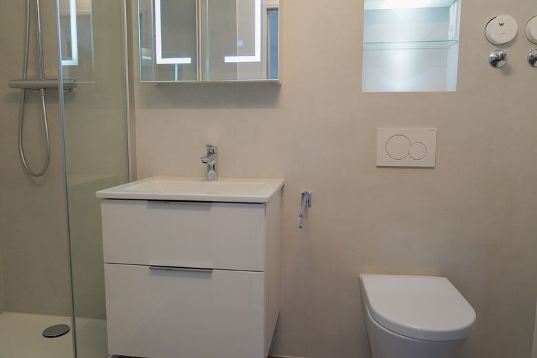 Modernes Badezimmer