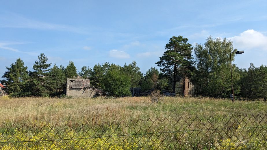 Baugrundstück für Naturliebhaber – Seitenansicht 