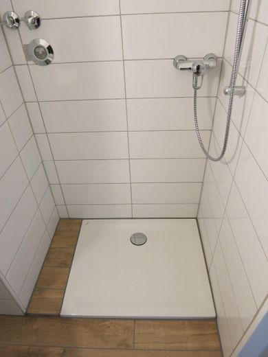 Bright 1-room apartment with terrace at Ulmer Safranberg commission-free – Bad