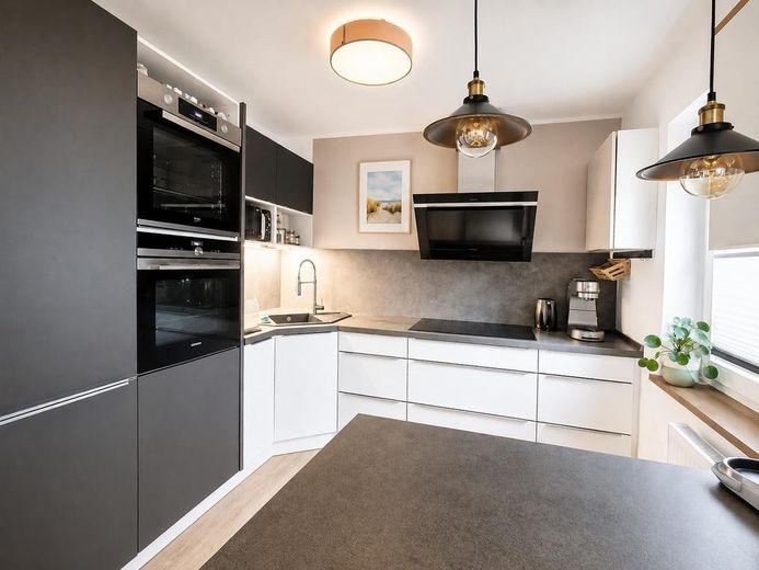 Piso moderno de 3 habitaciones con terraza y garaje en Buxtehude-Altkloster – Küche