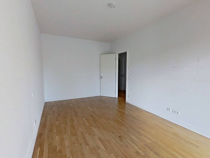 Elegantes Wohnen in Düsseldorf: Großzügige 3-Zimmer-Wohnung mit Balkon, Concierge-Service uvm. – Ansicht II: Schlafzimmer I