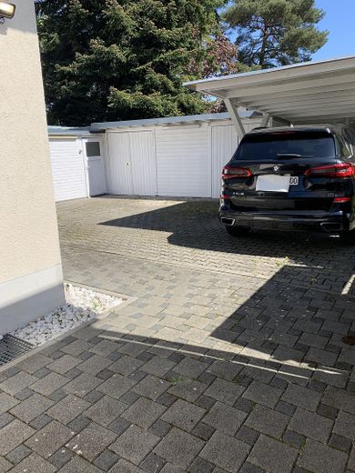 HOF CARPORT