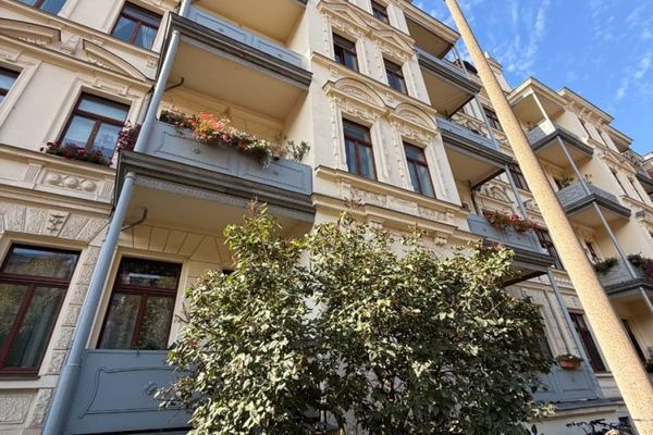 II 2- Raum Dachgeschoss Wohnung auf zwei Ebenen II sofort frei