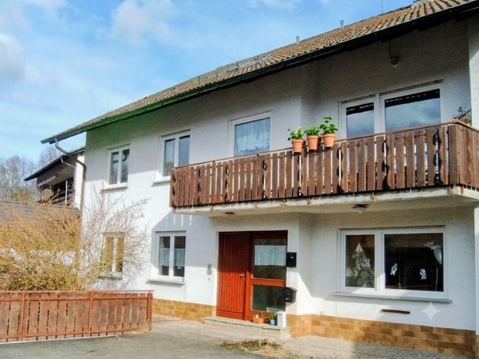Mehrfamilienhaus mit 3 Garagen - Stellplätzen – Foto 1