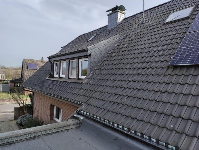 Dach mit Solaranlage