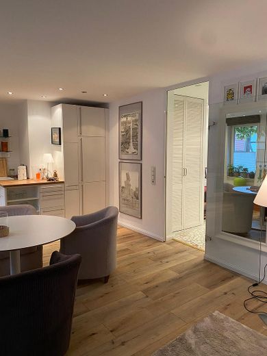 Hübsches, möbliertes Apartment in BH-Schlewecke mit Dampfbad – Wohnzimmer 