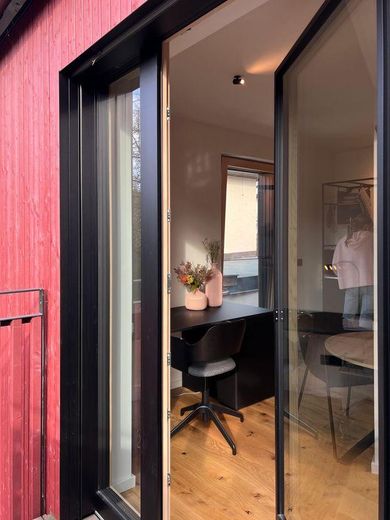 2-Zimmer-WHG komplett ausgestattet, 2-room APP comfortably furnished, Munich Westpark, Metro U6 – 3-fach Holz-Alu-Fenster