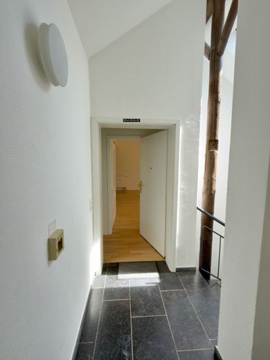 Stilvolles Dachgeschoss-Apartment in historischer Hofanlage von
Köln-Zündorf – Eingangsbereich  Wohnung