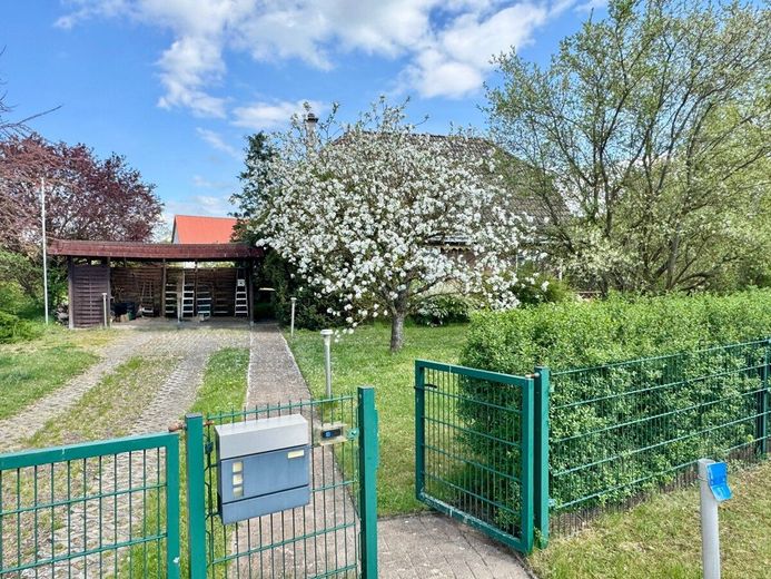 HORN IMMOBILIEN ++ Einfamilienhaus in Warlin bei Neubrandenburg – Grundstückszugang