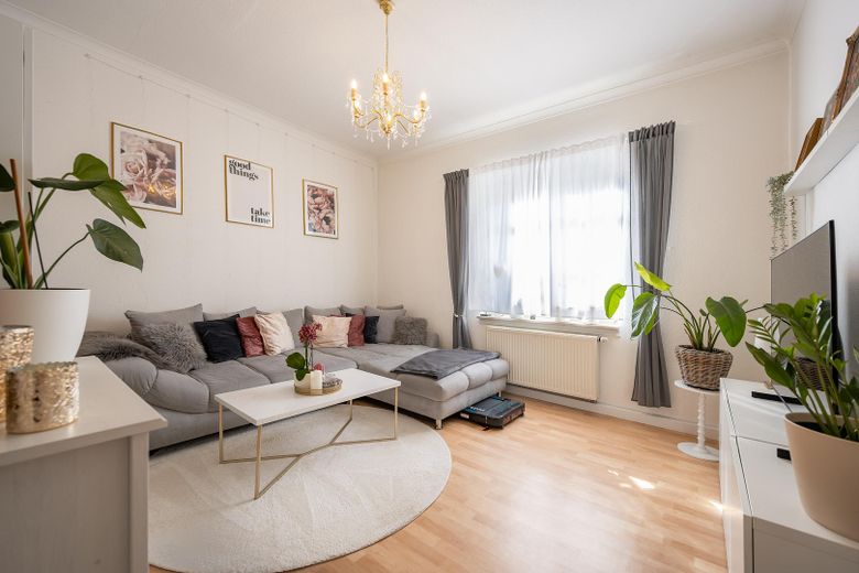 Provisionsfrei! Vermietete 2-Zimmer-Erdgeschosswohnung (68,5 m²) in zentraler Lage von Baden-Baden – Zimmer 1