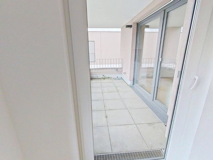 Moderne 3-Zimmer-Wohnung mit großem Balkon! – Terrasse
