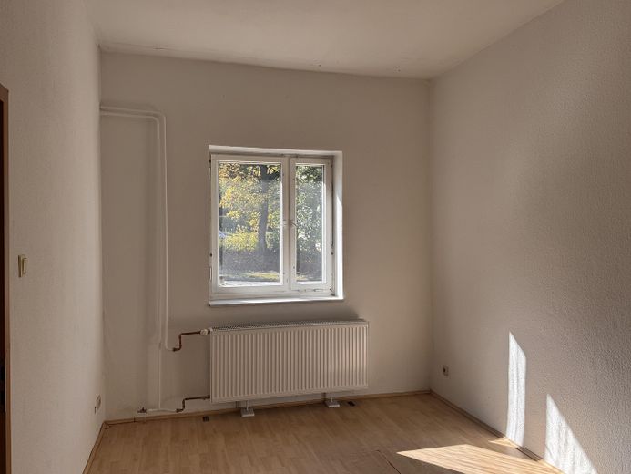 Top Sichtbarkeit: Gewerbe (2.021 m²) mit Wohnpotenzial für Handel, Büro, Praxis & Werkstatt – Schlafzimmer / Büro 1