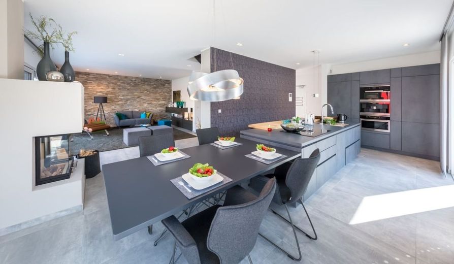 VIELSEITIG NUTZBAR – Ansicht Küche/Esszimmer