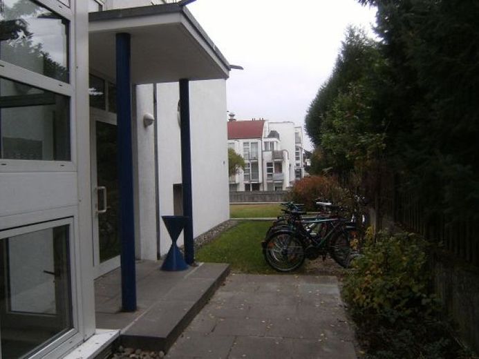 SCHÖNES GEMÜTLICHES TEILMÖBL. OBERGESCHOSS-APARTMENT MIT BALKON IN KLEINER WOHNEINHEIT IN UNI-NÄHE – Foto 1