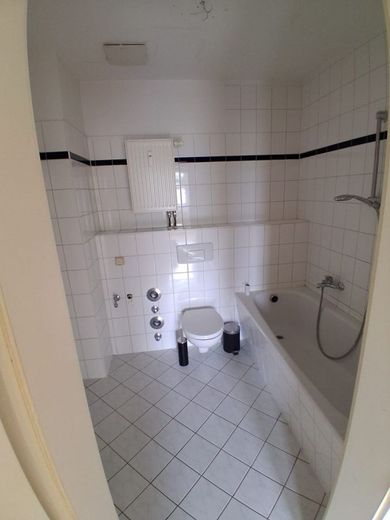 Preiswerte 3-R-Whg. in Magdeburg - Stadtfeld ca.Ost 61m2 im 3.OG            
 zu vermieten. – Bad zweite Ansicht