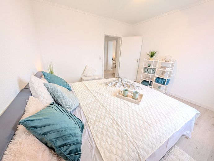 NO COMMISSION | Move in immediately | PANORAMIC VIEW | First occupancy after complete renovation | barrier-free – Schlafzimmer
