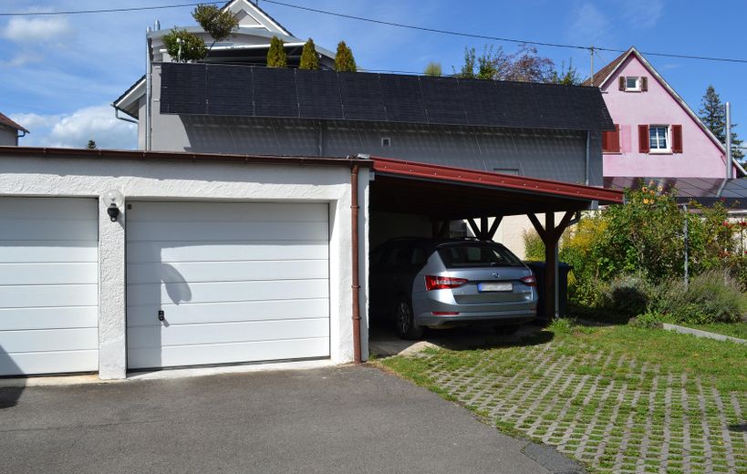 Carport und Garage