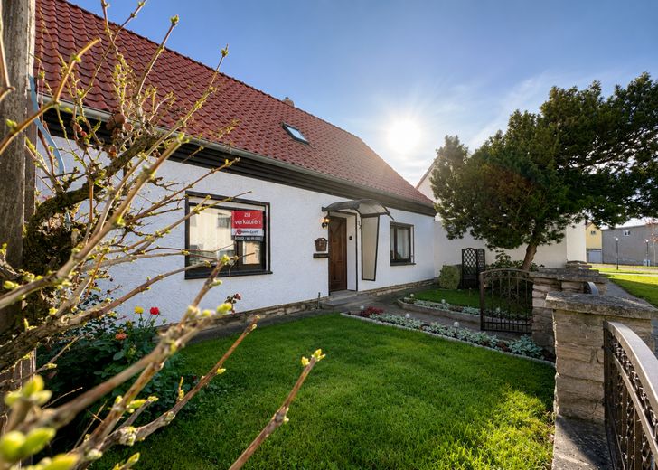 Behagliches Einfamilienhaus mit Balkon, Kamin &amp; Nebengebäude - perfekt für ruhiges, zentrales Wohnen – Gartenanischt