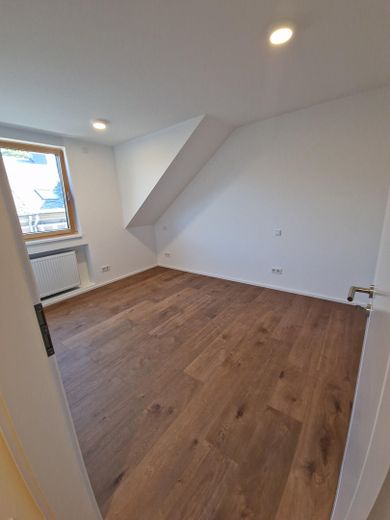 Pierwszy wynajem po remoncie generalnym - luksusowe 3-pokojowe mieszkanie w centralnej lokalizacji Trewiru – Schlafzimmer 2